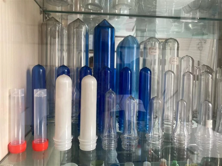 Macchina per lo stampaggio ad iniezione per animali domestici in plastica